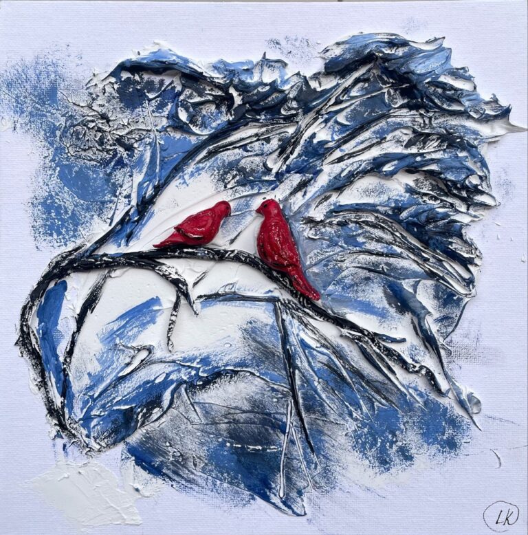 Quadro materico blu e bianco con due uccelli rossi modellati in argilla su un ramo, 25 × 25 c